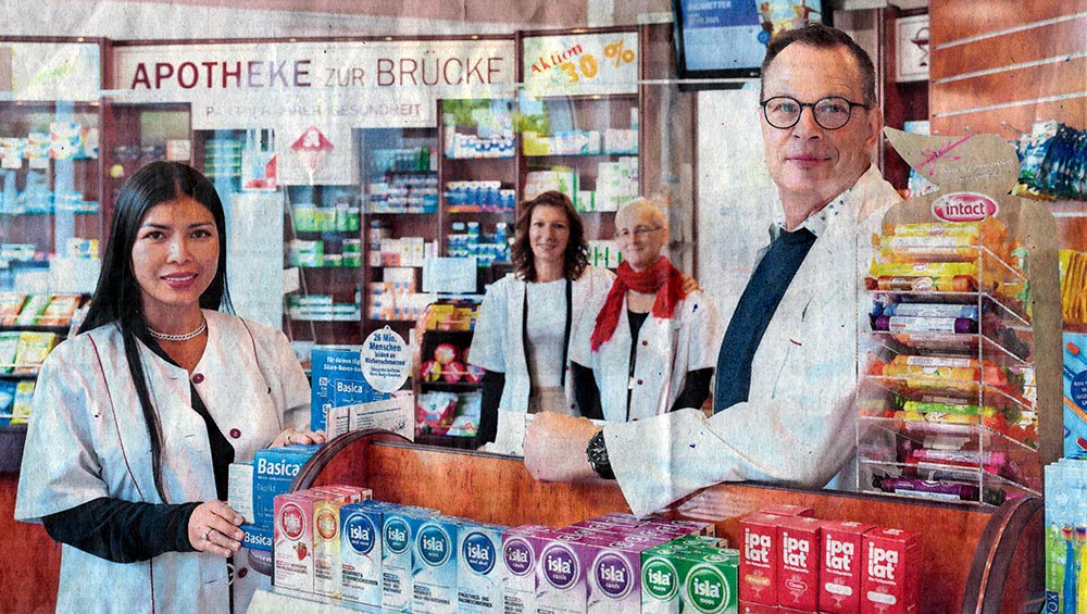 Apotheker Stefan Gänsler mit seinem Team: Ream Nao, Anita Issel und Diana Goldmaier (v. li) sind die Gesichter der Apotheke "Zur Brücke" in der Bautzener Neustadt
